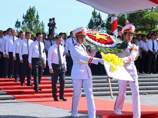 Thủ tướng Lê Minh Hưng dự lễ truy điệu và an táng hài cốt liệt sĩ tại tỉnh Quảng Trị
