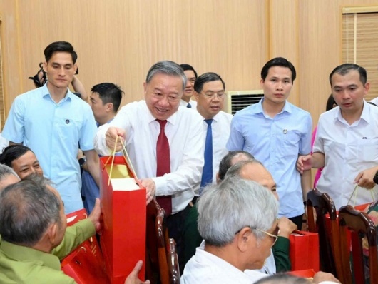 Tặng quà cho hơn 1,56 triệu người có công dịp 79 năm ngày Thương binh-Liệt sỹ