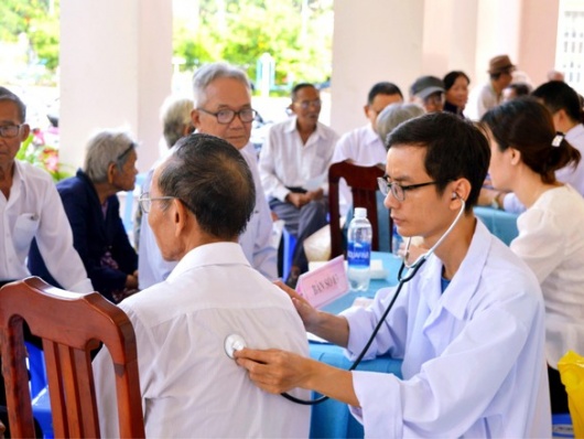 Từ năm 2026, người cao tuổi được khám sức khỏe định kỳ miễn phí ít nhất 1 lần/năm