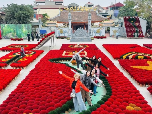 Làng nghề truyền thống trở thành điểm văn hóa hút khách dịp hè