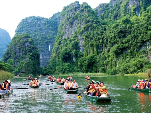 Đề xuất cơ chế, chính sách đặc thù đưa du lịch thành ngành kinh tế mũi nhọn