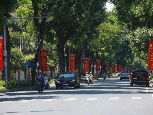 Hà Nội rực rỡ sắc đỏ chào mừng 72 năm Ngày Giải phóng Thủ Đô 10/10