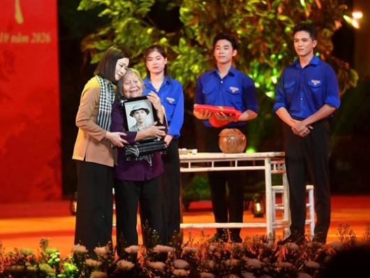 Xúc động đêm nghệ thuật “Khúc tri ân” tại Công viên Lê Thị Riêng