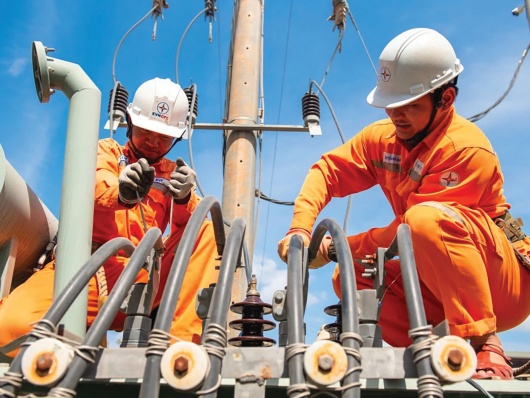 Khẩn trương xem xét giảm giá điện từ 1/11, đưa thuế tiêu thụ đặc biệt xăng về 0%