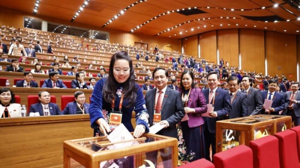 Hình ảnh đại biểu bỏ phiếu bầu Ban chấp hành Trung ương Đảng khóa 14