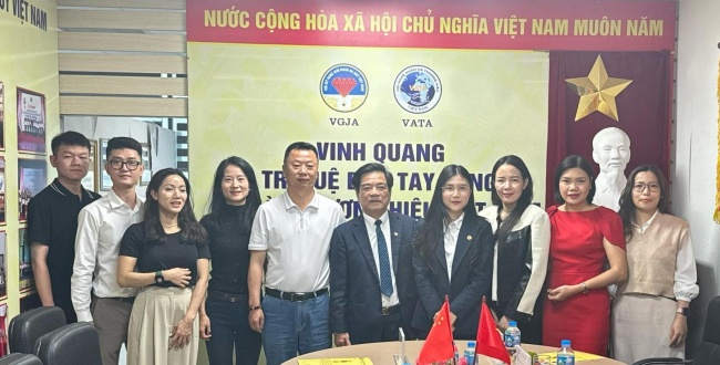 Hội mỹ nghệ Kim hoàn Đá quý Việt Nam tiếp đón và làm việc với đoàn công tác Tập đoàn Vàng và Khoáng sản Vân Nam Trung Quốc