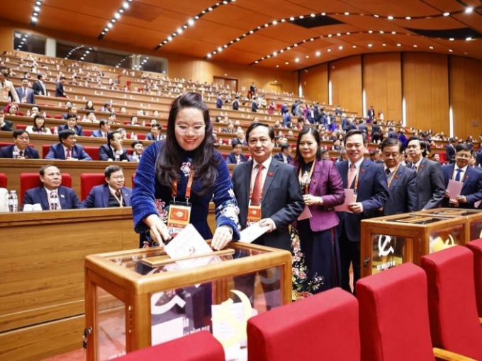 Hình ảnh đại biểu bỏ phiếu bầu Ban chấp hành Trung ương Đảng khóa 14