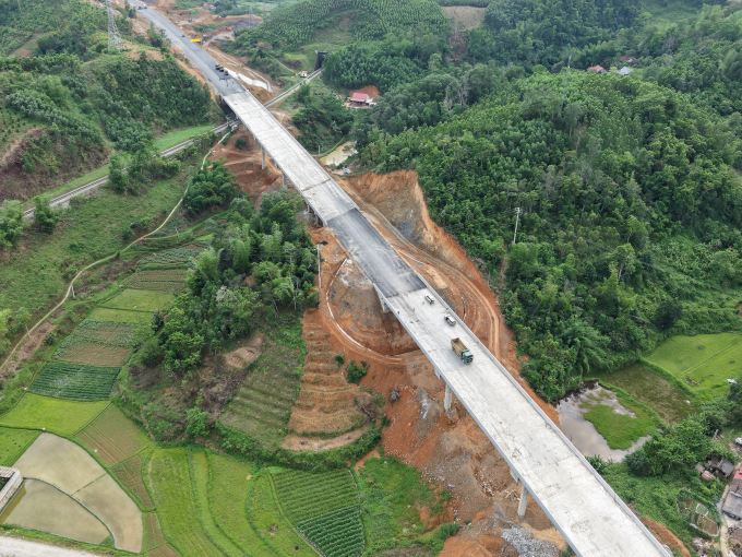 Thi công xuyên lễ tại công trường cao tốc Hữu Nghị - Chi Lăng