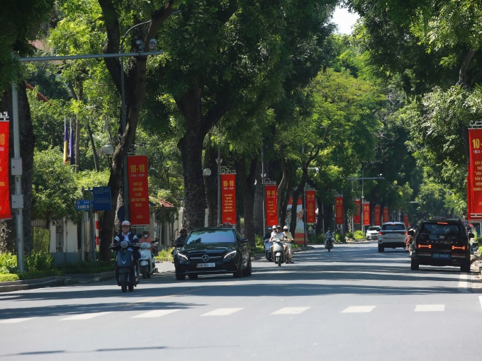 Hà Nội rực rỡ sắc đỏ chào mừng 72 năm Ngày Giải phóng Thủ Đô 10/10