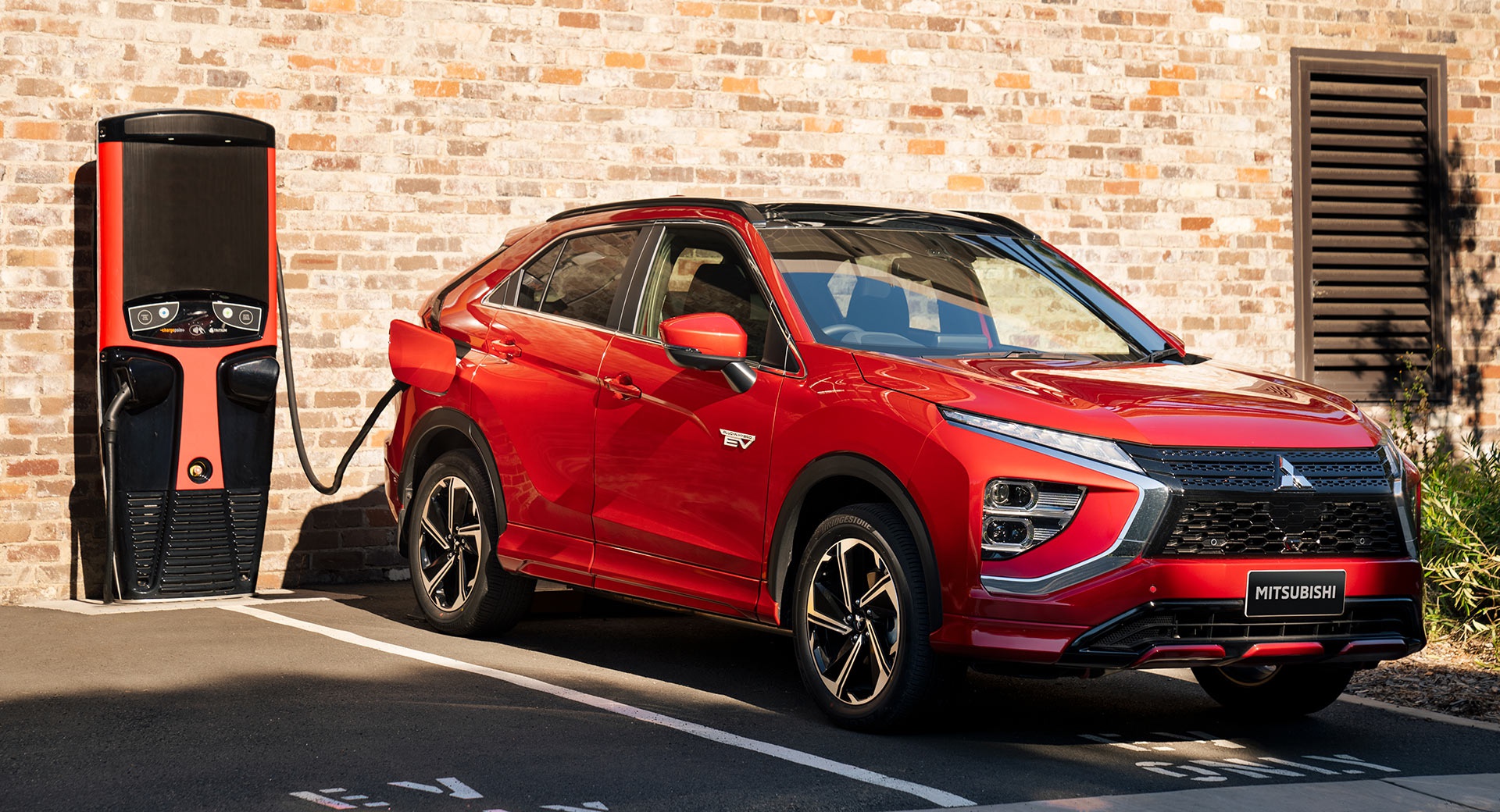 Mitsubishi Eclipse Cross PHEV 2022 trình làng