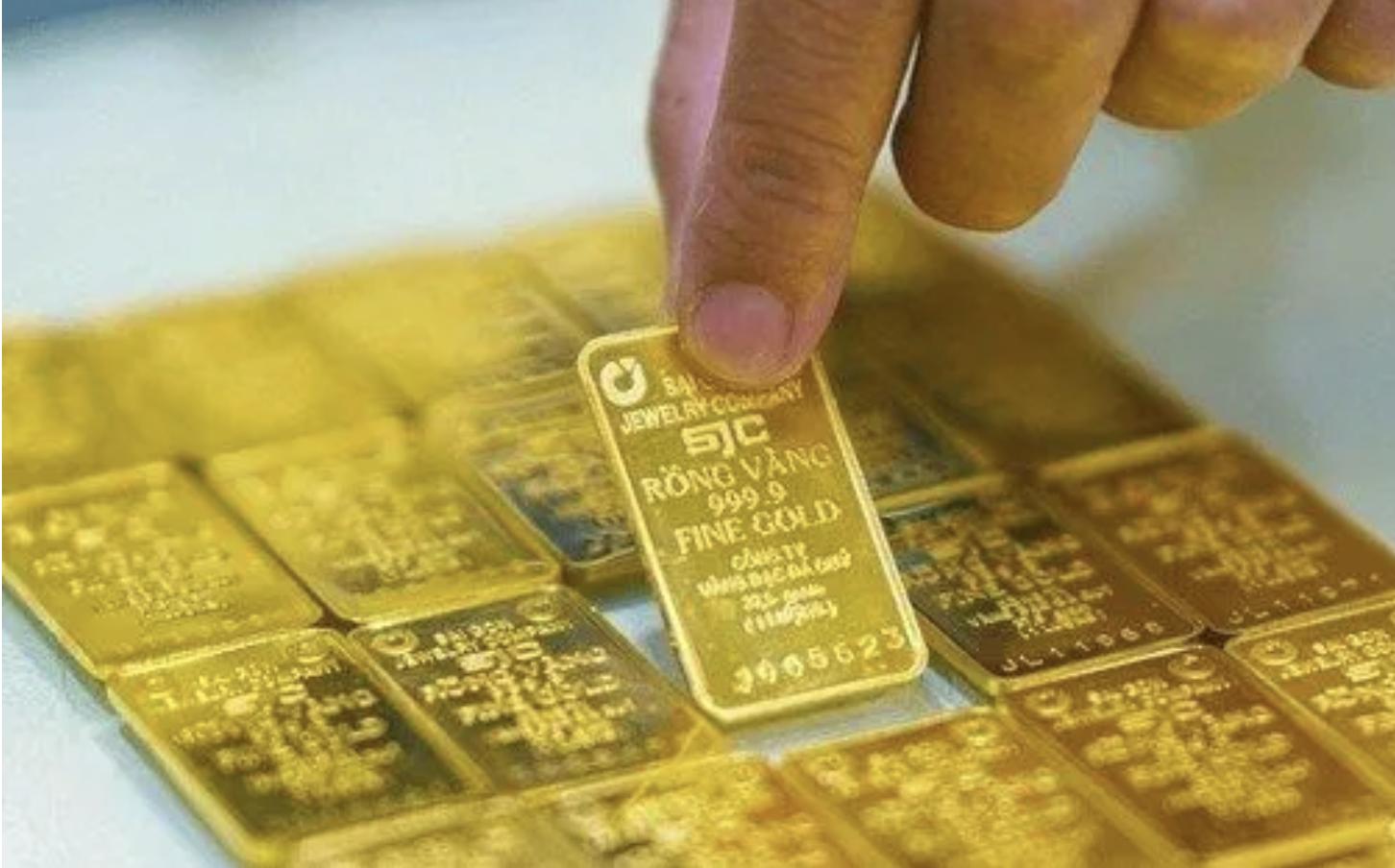 Giá vàng ngày 8/3: Đảo chiều tăng mạnh