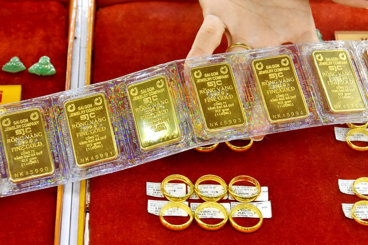 Giá vàng SJC ngày 12/8 phục hồi, tăng 300.000 đồng/lượng